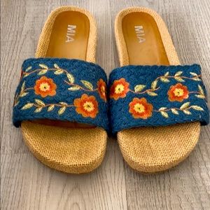 MIA Flower Slides